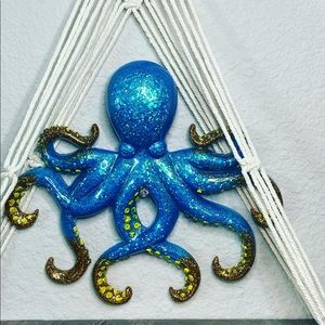 I am selling a sea creature many have heard of. A beautiful bright colored piece